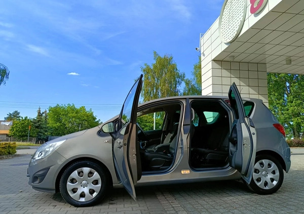 Opel Meriva cena 24700 przebieg: 111000, rok produkcji 2011 z Nieszawa małe 326